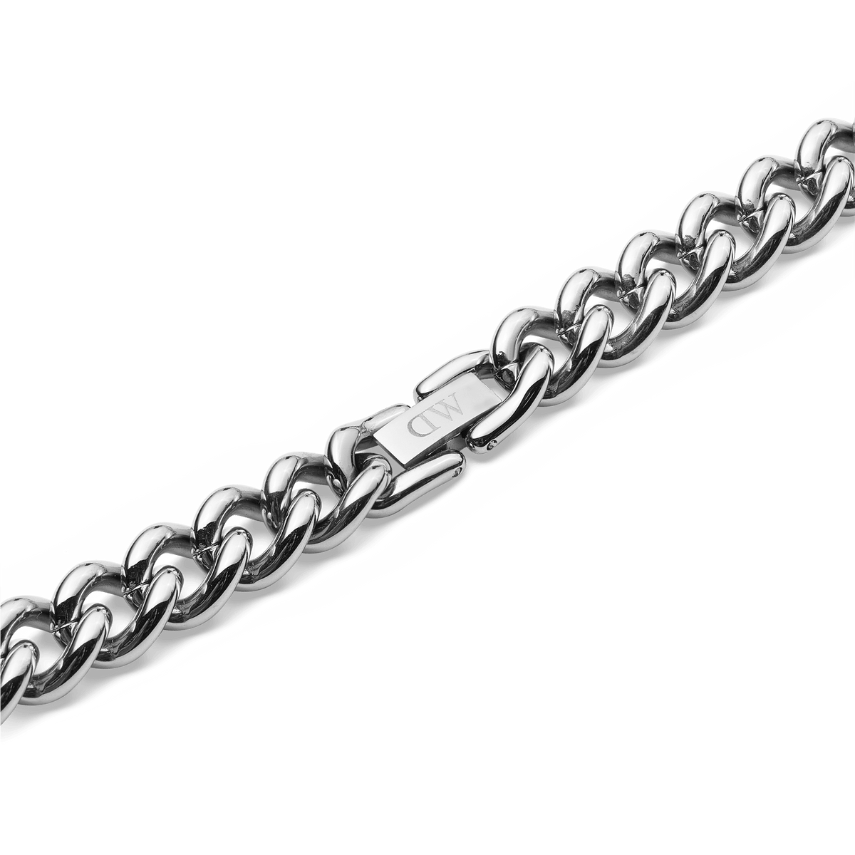 Detail of the Chunky Chain Necklace Silver showing the secure fold-over clasp and polished stainless steel links, highlighting the necklace’s craftsmanship and smooth finish.