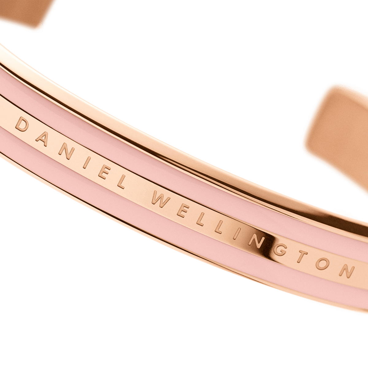Close-up of the Emalie Bracelet Dusty Rose Rose Gold, featuring a polished rose gold finish and soft pink enamel with Daniel Wellington branding.