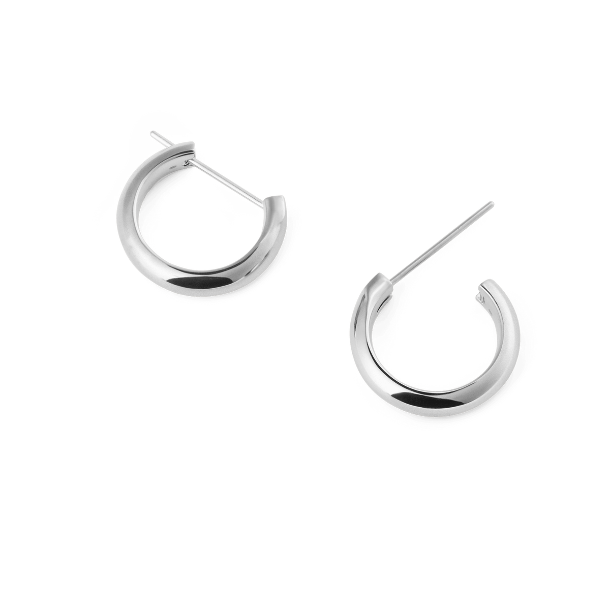 Daniel Wellington Arch Earring Silver 12mm hoop earrings with a polished silver finish, featuring a rounded profile and classic pin closure, displayed side by side on a plain background.