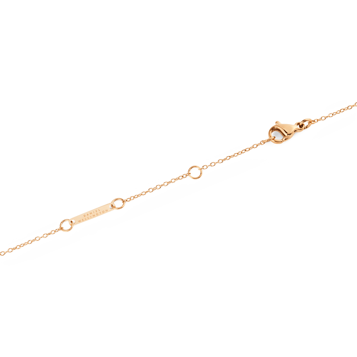 Detail of the Pearl Necklace Rose Gold clasp and adjustable chain, featuring a secure lobster clasp and branded tag for a comfortable, custom fit.