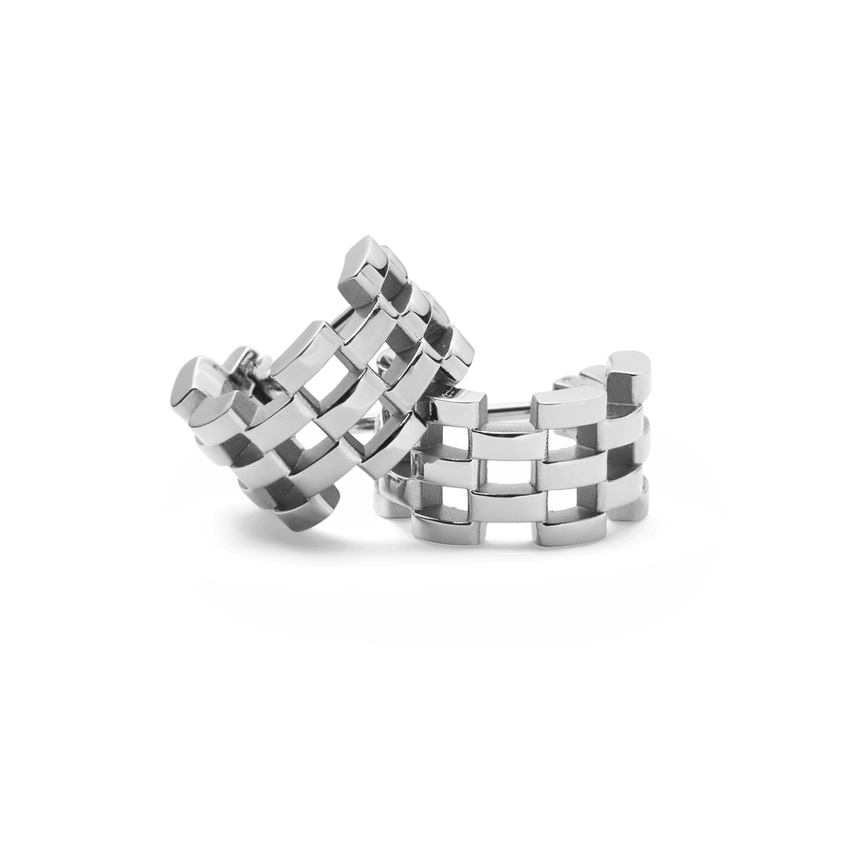Pair of Daniel Wellington 5-Link Earrings Silver featuring a bold geometric link design, crafted from polished stainless steel with an open, breathable structure and a smooth finish.