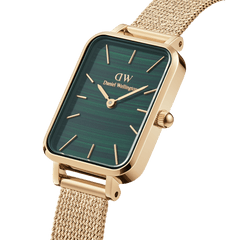Quadro Pressed Evergold Green Gold women’s watch featuring a rectangular gold case, striking green dial, and a fine gold mesh bracelet, shown in a close-up angle highlighting its elegant details and modern design.