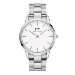 Daniel Wellington Iconic Link Silver watch featuring a polished stainless steel bracelet, minimalist eggshell white dial, and classic silver hour markers, suitable for everyday wear.