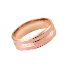 Rose gold band ring featuring soft dusty rose enamel detailing and the Daniel Wellington logo engraved along the centre.