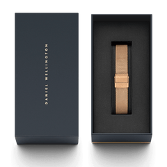 Melrose Strap Rose Gold mesh watch strap presented in Daniel Wellington’s signature dark gift box, highlighting its refined rose gold finish and elegant packaging.