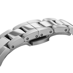 Detail of the Daniel Wellington Iconic Link watch’s brushed stainless steel adjustable link bracelet, highlighting its secure clasp and smooth finish.