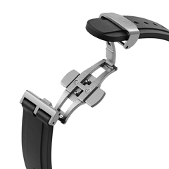 Detail of the Daniel Wellington Iconic Motion Silver watch showing the stainless steel deployment clasp and durable black FKM rubber strap, designed for a secure and comfortable fit.