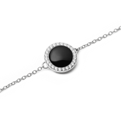 Close-up of the Audrey Bracelet Black Agathe Silver, showing a polished black agate centrepiece surrounded by a halo of white cubic zirconia on a fine silver chain.