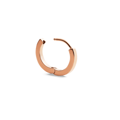 Hoop Earring Rose Gold featuring a polished, minimalist finish and an easy-to-use hinged clasp, ideal for everyday wear.