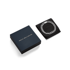 Chunky Chain Bracelet Silver displayed on a black pouch next to a sleek Daniel Wellington gift box, highlighting its polished stainless steel links and elegant presentation for gifting.