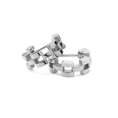 Pair of Daniel Wellington 3-Link Earrings Silver featuring a geometric open link design in polished stainless steel, with a modern, lightweight structure and secure closure.