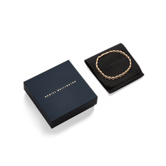3-Link Bracelet Gold displayed on a black pouch next to a Daniel Wellington gift box, highlighting the bracelet’s polished gold links and elegant presentation for gifting.