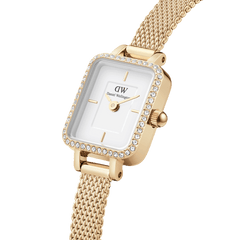 Quadro Mini Lumine Bezel Gold ladies watch featuring a rectangular white dial, sparkling crystal bezel, and a textured gold mesh strap, shown in a close-up to highlight its elegant detailing.