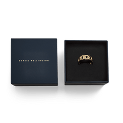 Chunky Chain Ring Gold presented in a sleek Daniel Wellington gift box, highlighting its polished chain link design and elegant packaging for gifting.