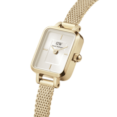 Quadro Mini Evergold Champagne gold watch featuring a slim rectangular case, champagne sunray dial, and a finely woven gold mesh strap, designed for women who prefer a minimalist and elegant accessory.