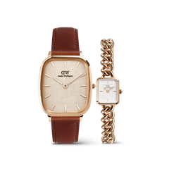 The Marlon & Jolie Chain Rose Gold Set features a men’s Daniel Wellington watch with a cushion-shaped rose gold case, textured warm white dial, and brown leather strap, paired with a women’s petite rectangular watch with a rose gold chain bracelet and crisp white dial.