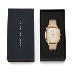Marlon Melrose Linen men’s watch with a rose gold cushion-shaped case and mesh strap, presented in a black Daniel Wellington gift box.