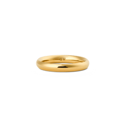 A polished gold band ring with a softly rounded profile, the Arch Ring Gold 3.5mm features a minimalist design and smooth finish, ideal for stacking or wearing on its own.