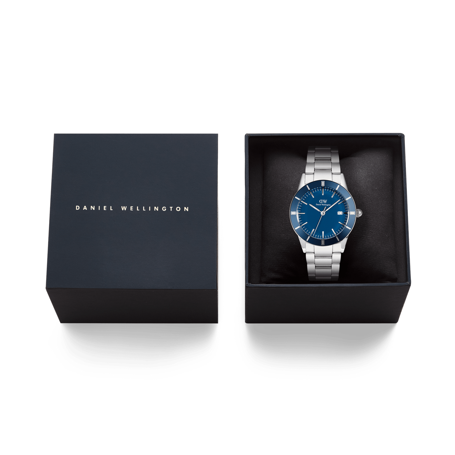 Iconic Paradigma Link Blue Enamel Silver men’s watch with a blue enamel dial and stainless steel bracelet, elegantly presented in a Daniel Wellington gift box.
