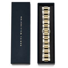 Smartwatch Iconic Link two-tone strap with polished gold centre links and brushed silver outer links, presented in a sleek Daniel Wellington gift box.