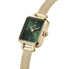 Quadro Mini Evergold Emerald gold watch with a rectangular case, emerald green sunray dial, and a fine gold mesh strap, highlighting its elegant and minimalist design for women.