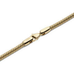 Detail of the Tide Mesh Necklace Gold 2.8 featuring a polished gold lobster clasp and fine mesh chain links, highlighting the quality craftsmanship and secure fastening.
