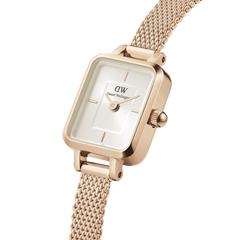 Close-up of the Quadro Mini Melrose Champagne watch showing its rectangular champagne dial, rose gold case, and finely woven mesh strap, highlighting the minimalist design and elegant finish.