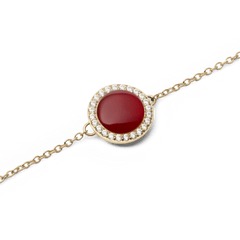 Close-up of the Audrey Bracelet Red Agathe Gold, showing the domed red agate centrepiece encircled by sparkling white cubic zirconia crystals on a fine gold chain.