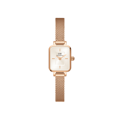 Quadro Mini Melrose Champagne features a petite rectangular champagne dial with a rose gold mesh strap, offering a minimalist and elegant look suitable for small wrists.