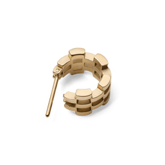 Daniel Wellington 5-Link Earrings Gold displayed with the secure closure open, showcasing the geometric open link pattern and polished gold finish ideal for everyday wear.