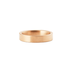 Line Ring Brushed Rose Gold 4.5mm features a modern brushed finish, soft rose gold tone, and a classic flat band design, crafted from stainless steel for everyday durability.