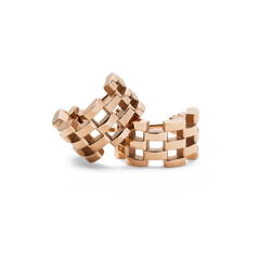 Pair of Daniel Wellington 5-Link Earrings in rose gold, featuring a bold open link design inspired by classic watch straps, crafted from stainless steel with a polished PVD rose gold finish.