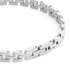 Detail view of the 3-Link Bracelet Silver showing its interlocking geometric links, polished stainless steel finish, and subtle open spaces for a modern, classic look.