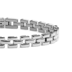 Close-up of the 3-Link Bracelet Silver, highlighting its polished stainless steel geometric links and subtle open spaces for a contemporary, refined finish.