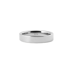 Line Ring Polished Silver 4.5mm features a smooth, polished silver band with clean lines and a discreet logo engraved on the inside, crafted for a modern and understated look.