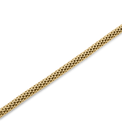Detail view of the Tide Mesh Bracelet Evergold 2.8 showing its slim gold mesh texture and minimalist design, ideal for layering and everyday wear.