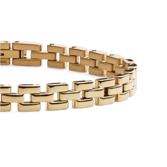 Close-up of the 3-Link Bracelet Gold, highlighting the geometric gold-plated links and smooth, polished finish that give the bracelet its modern, elegant style.
