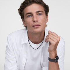 Tide Mesh Necklace Graphite 1.8 worn with a white shirt and tee, showcasing its sleek graphite mesh chain and unisex style for everyday wear.