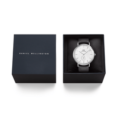 Classic Multi-Eye Sheffield Off-white Sunray Silver men’s watch presented in a branded Daniel Wellington gift box, featuring a minimalist dial and black leather strap for a refined gifting experience.