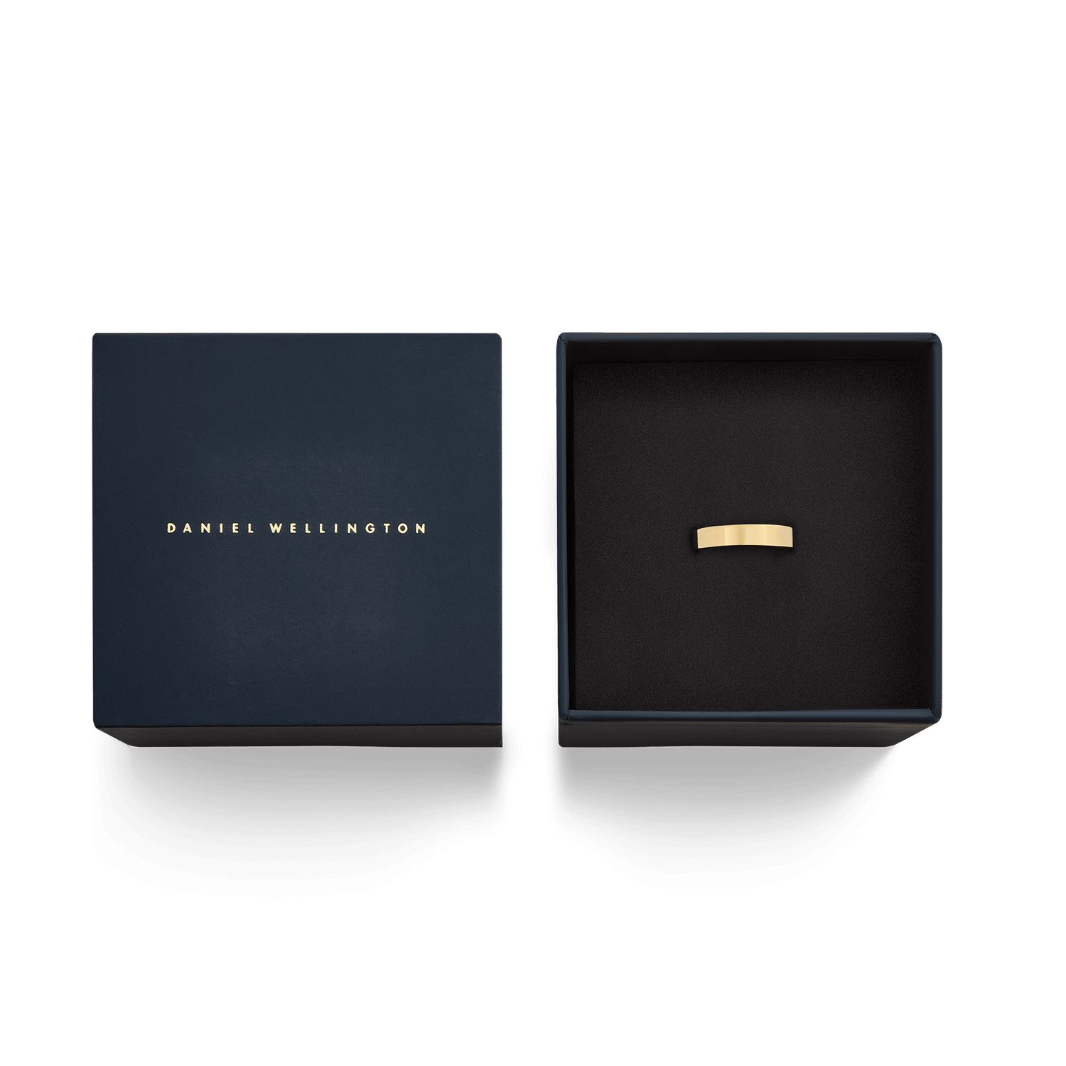 Line Ring Polished Gold 4.5mm presented in an elegant Daniel Wellington gift box, highlighting its classic gold finish and sophisticated packaging for special occasions.