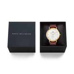 Classic Multi-Eye St Mawes Off-white Sunray Gold men’s watch presented in a black Daniel Wellington gift box, featuring a gold-plated case, off-white sunray dial, slim gold markers, and brown leather strap.