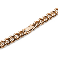 Detail of the Chunky Chain Necklace Rose Gold showing the secure fold-over clasp and polished rose gold links, emphasising the necklace’s quality finish and sturdy construction.