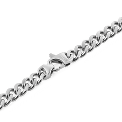 Detail of the Ellipse Cuban Chain Necklace Silver showing the polished silver Cuban links and secure lobster clasp, highlighting the quality 316L stainless steel construction.