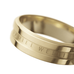 Close-up of the Elan Ring Gold showing its polished gold finish, minimalist band silhouette and engraved Daniel Wellington logo detail.
