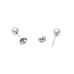 Daniel Wellington Pearl Stud Earring Silver shown with butterfly backs removed, highlighting the 6 mm Swarovski glass pearls and slim silver-tone stainless steel posts for a secure and comfortable fit.