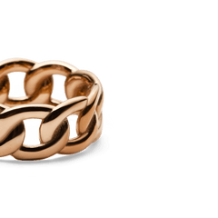 Close-up of the Chunky Chain Ring Rose Gold, highlighting its polished rose gold finish and bold chain-link design.